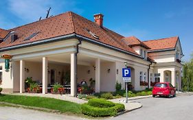 Gostišče - Guest house STARI HRAST